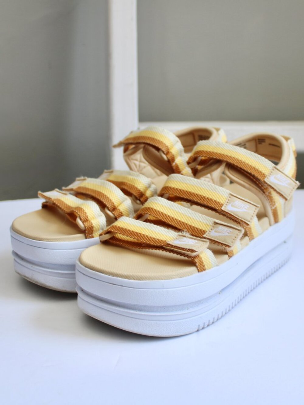 Nike Icon Classic Platform Strappy Sandals Yellow Orange White Women's Size 8 - Picture 2 of 6